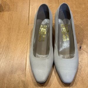 Salvatore Ferragamo Italian leather shoes off white pump sz 7